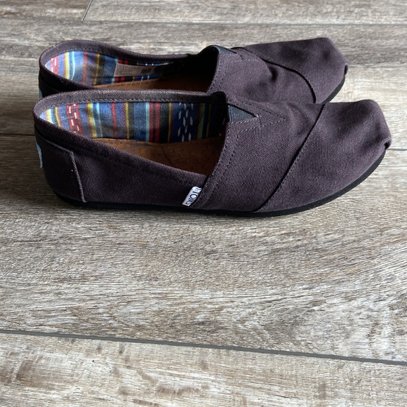 TOMS black canvas slip on shoes size 8 - Picture 3 of 6